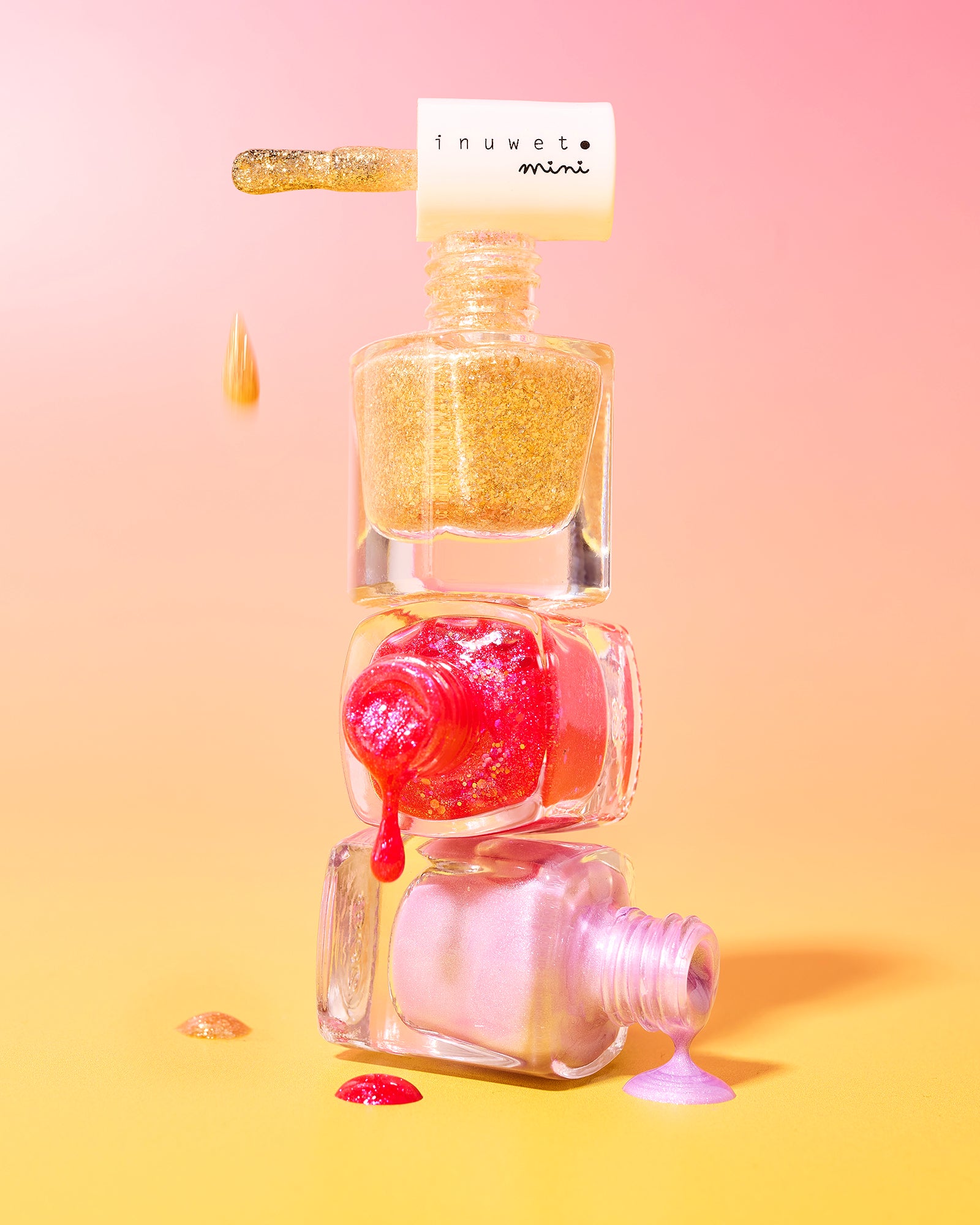 Vernis à l'eau rose clair * parfum fraise - inuwet